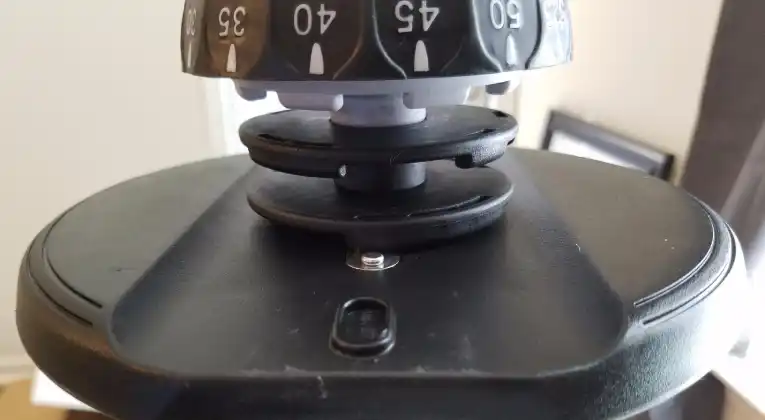 A adjustment mechanism of bowflex selecttech 552 in which how we adjust weights.