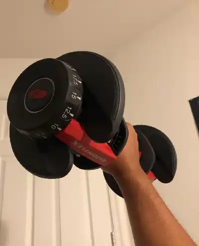 A workout experience of Bowflex SelectTech 552 dumbbell when lifting weights.